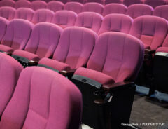 映画館の座席の画像