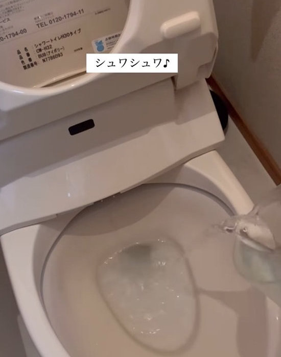 便器内に泡が立っている様子