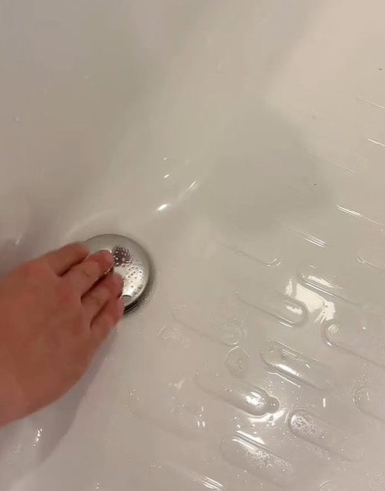 排水栓をもとに戻した様子