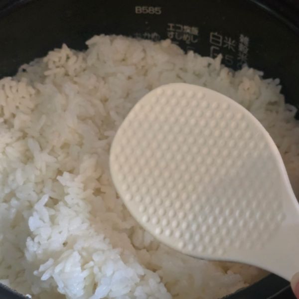 しゃもじにご飯がくっ付いていない様子