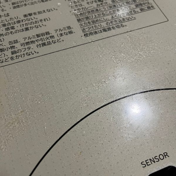 油汚れのついたIHコンロの様子