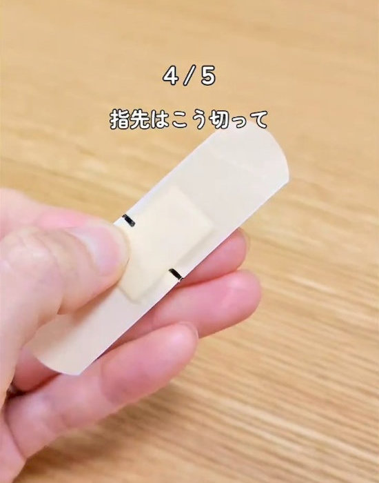 印が付けられた絆創膏
