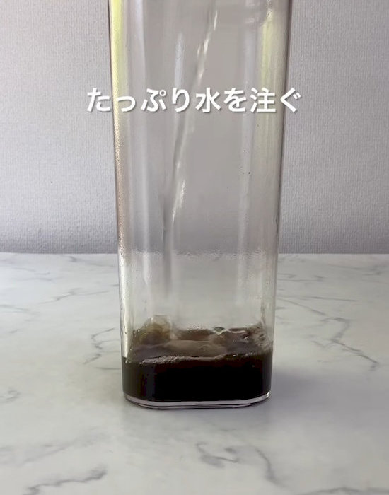 水を注ぐ