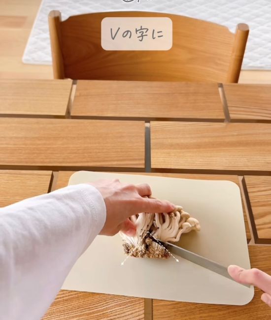 石付きを切り落とす様子
