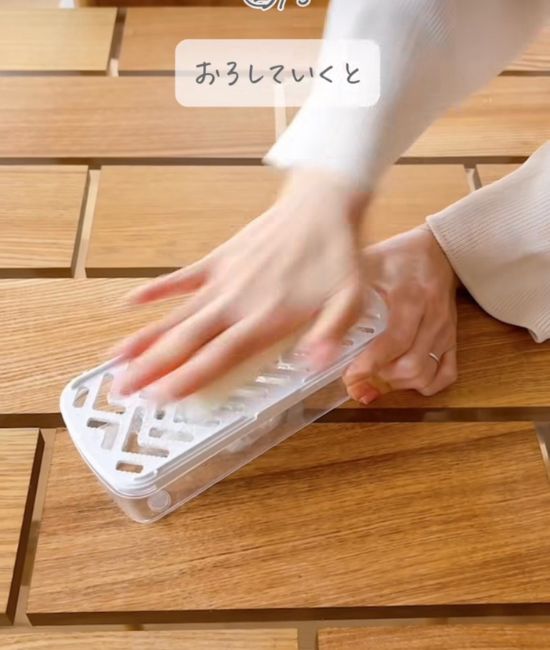 大根をすりおろす様子