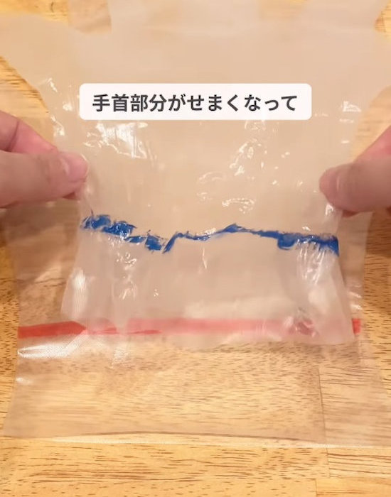 手首部分が狭くなったビニール手袋