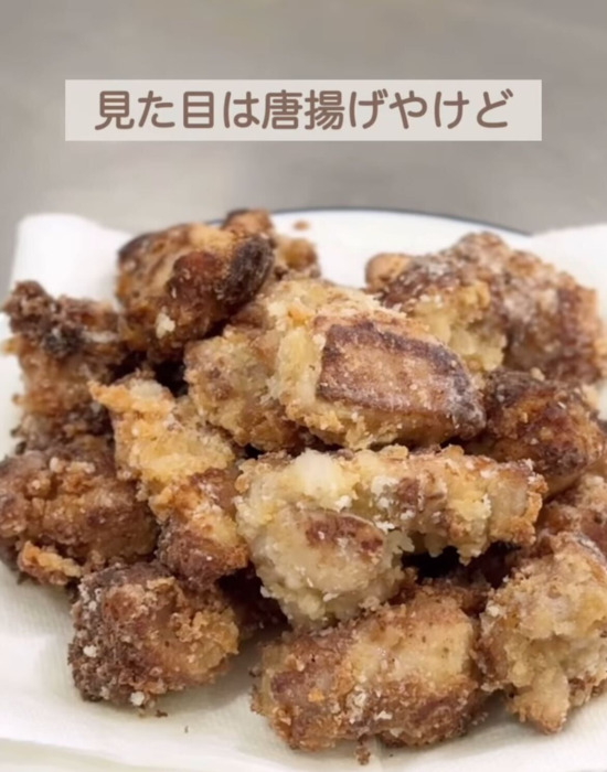 器に盛り付けたから揚げ