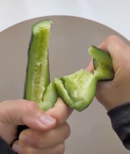 キュウリが割れた様子