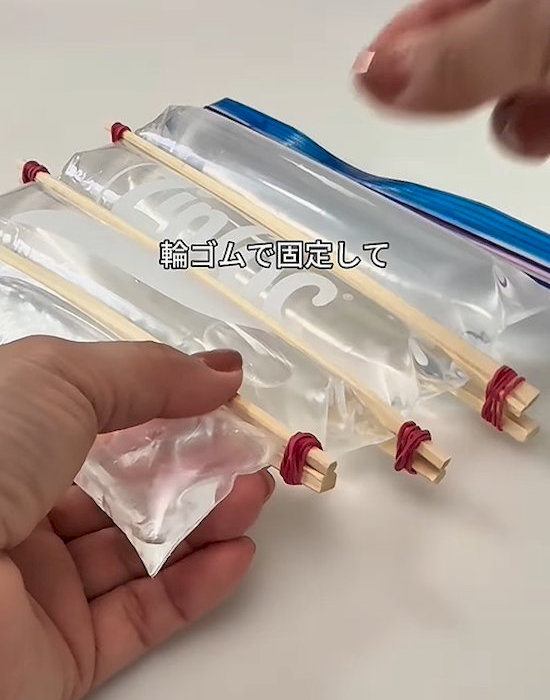 割り箸で挟んだ様子
