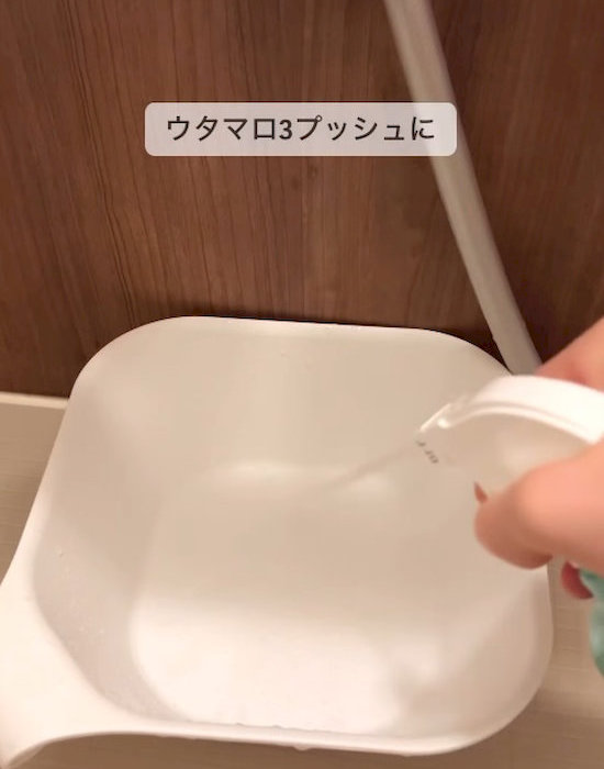 洗浄液を作る様子