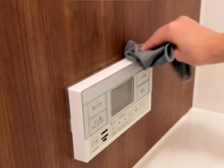 浴室のリモコンを拭くだけで？ 見落としがちな汚れに「これは盲点