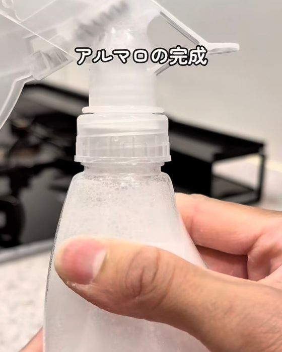 スプレーボトルに作った『特製クリーナー』の写真