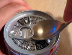 吹きこぼれも固い缶詰もスプーン1本でOK　家事の悩み解決技に「早く知りたかった」