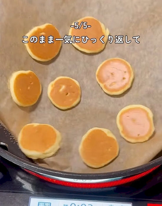 パンケーキを一気にひっくり返せる