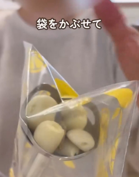 袋を被せた様子