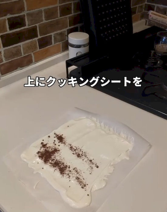 ココアパウダーをかけたホイップクリーム