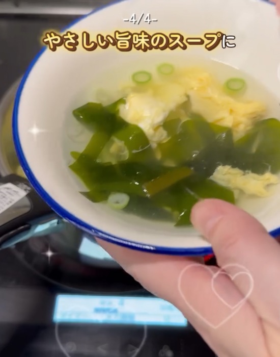 器に盛ったスープ