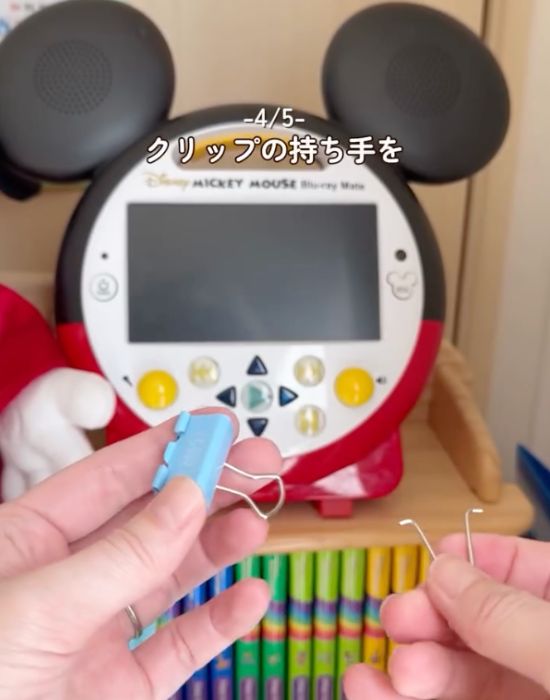 ダブルクリップの持ち手を外している様子