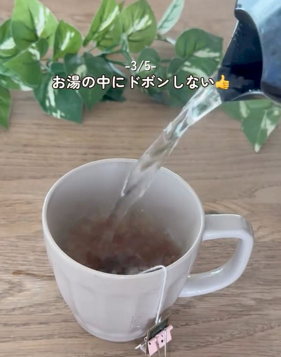 紙がお湯の中に引き込まれない