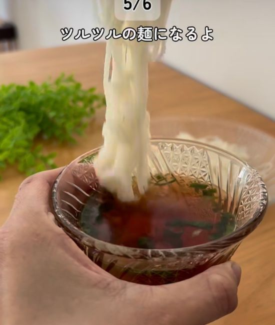 そうめんを食べる様子