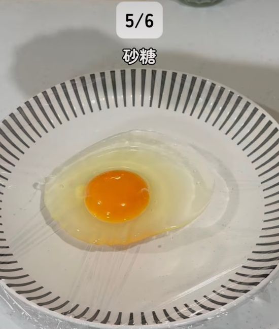 卵をのせた皿