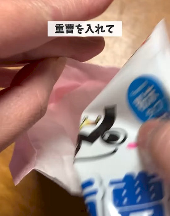 重曹を入れている様子