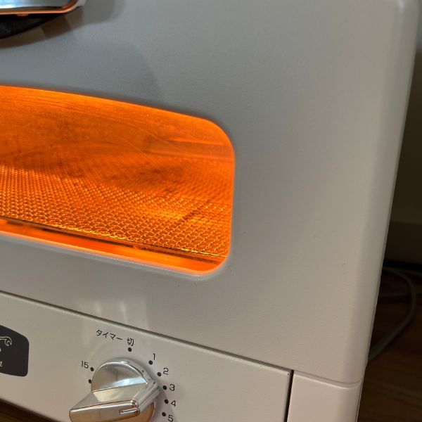 トースターを予熱している様子