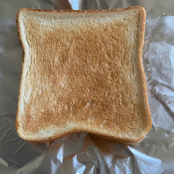 食パン全体に焼き色が付いた様子