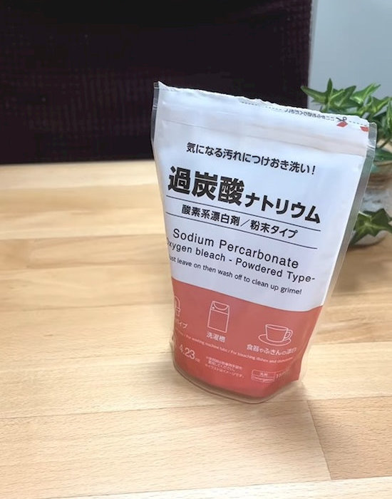 テーブルに置かれた過炭酸ナトリウム