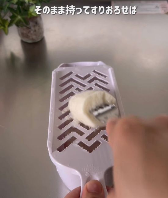とろろを作る様子