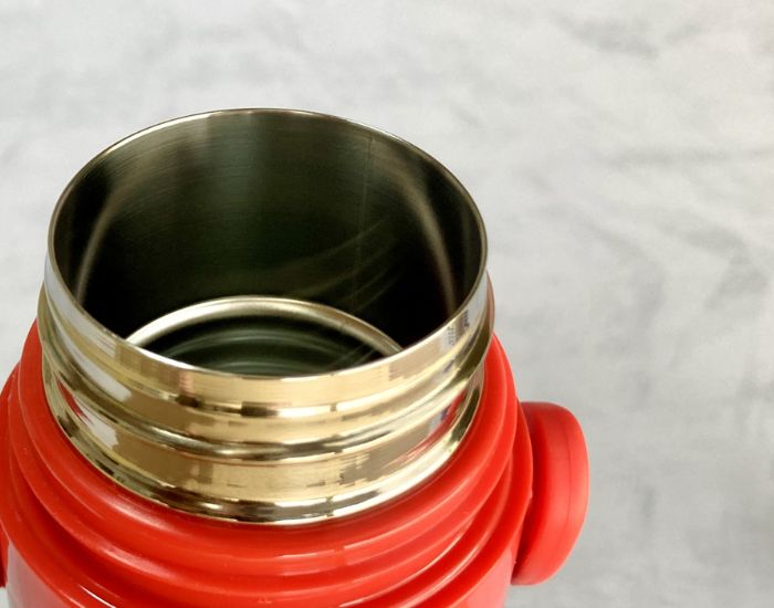 金属製の水筒の入れ口