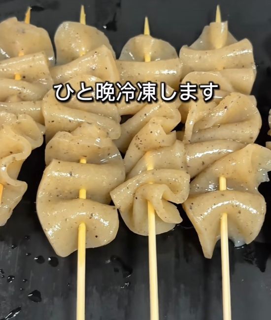 串に刺したこんにゃく