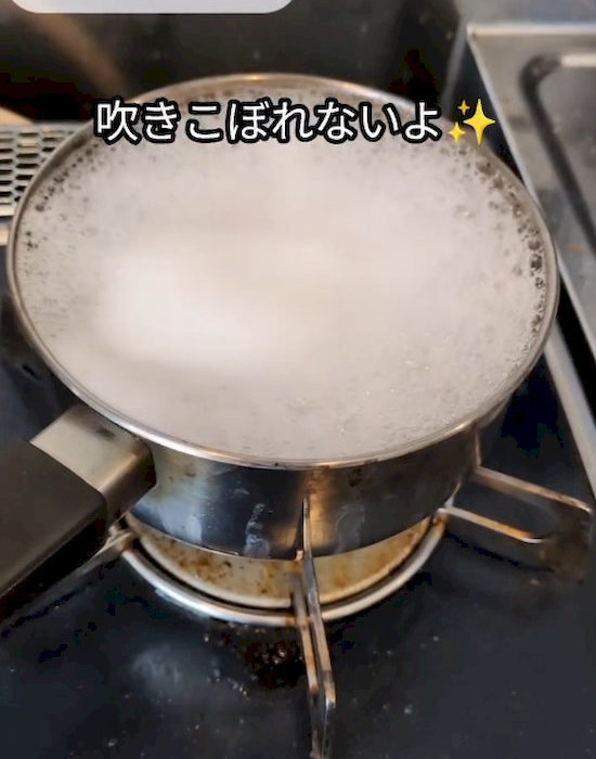 吹きこぼれそうな鍋