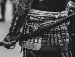 刀を持っている人の画像