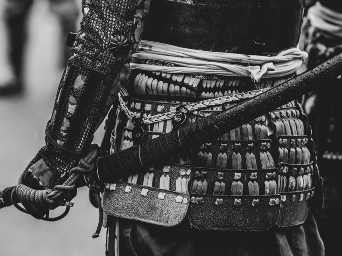 刀を持っている人の画像
