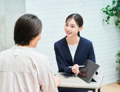 「楽しんできてください」は敬語として正しい？シーン別の使い方や類語をご紹介