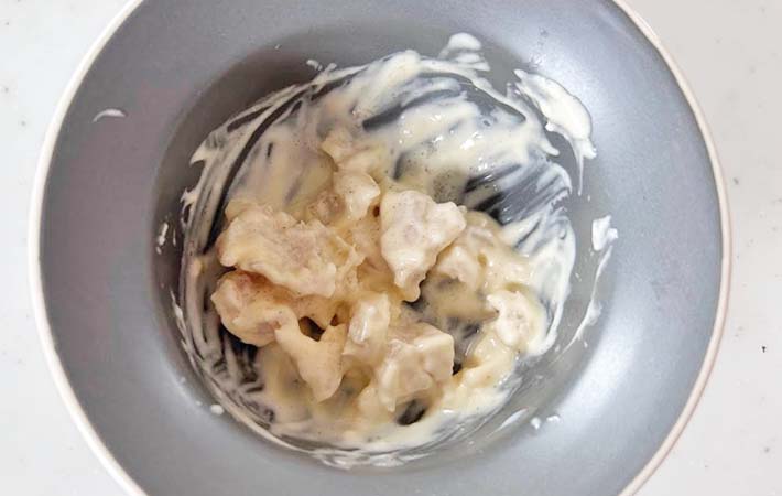 『サラダチキンのおにぎり』を作る写真
