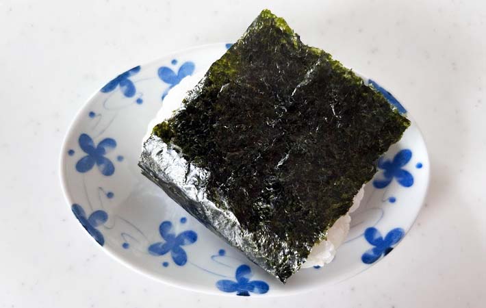『サラダチキンのおにぎり』の完成写真