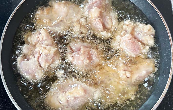 『つゆで漬けるだけから揚げ』を作る写真