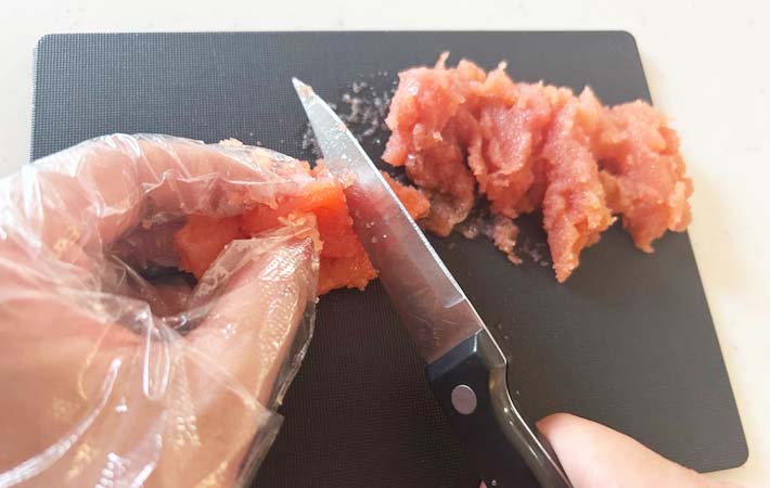 『めんつゆマヨのたらこスパ』を作る写真