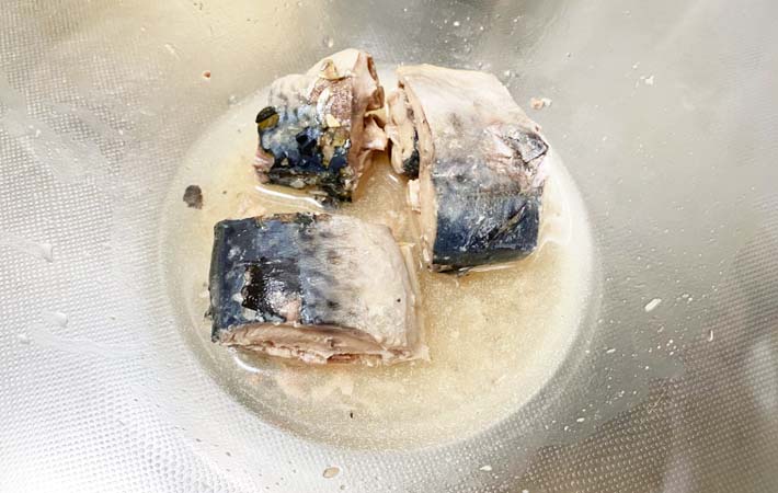 『さばトマ白だしそうめん』を作る写真