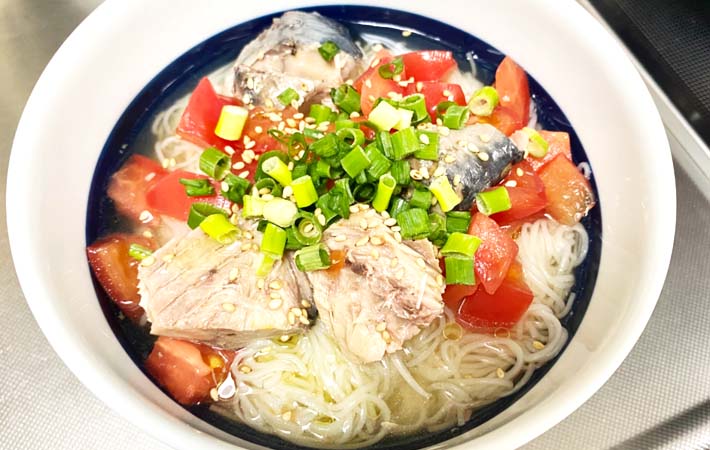 『さばトマ白だしそうめん』の完成写真