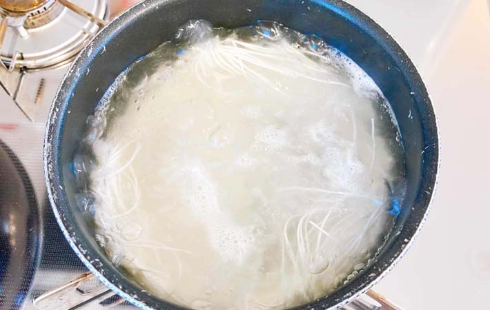 『担々麺風そうめん』を作る写真