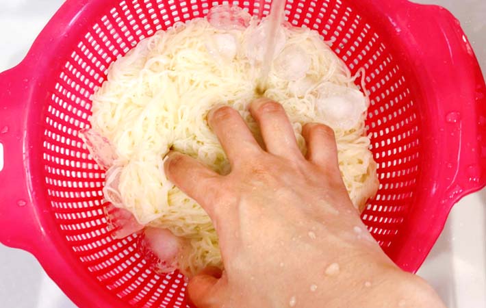 『担々麺風そうめん』を作る写真