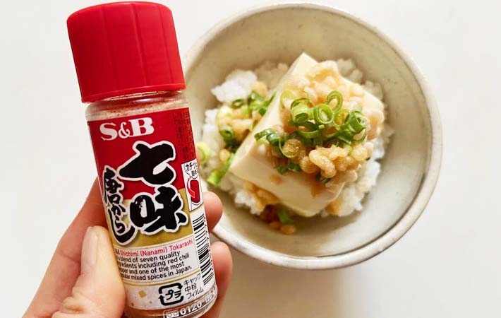 『天かす冷ややっこ』を作る写真