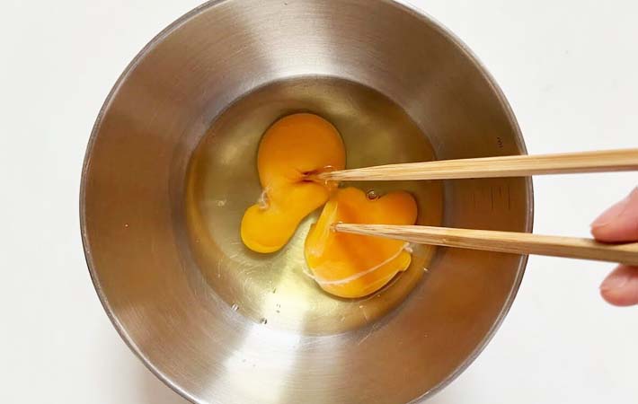 『鮭フレーク入り玉子焼き』を作る写真