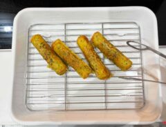 『ちくわのカレー風味磯辺揚げ』を作る写真