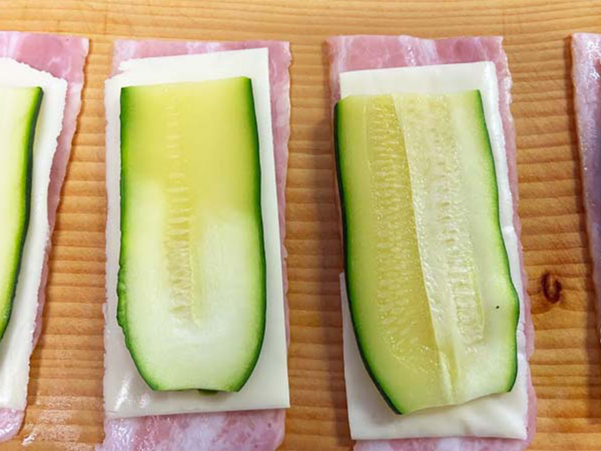 『ズッキーニとベーコンチーズのくるくる巻き』の写真