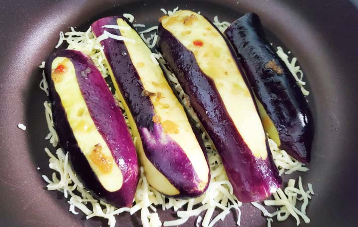 『なすのチーズ焼き』を作る写真