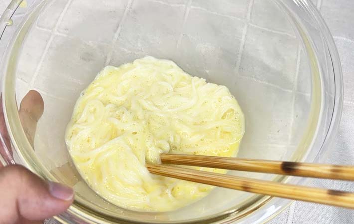 『そうめんフレンチトースト』　を作る写真